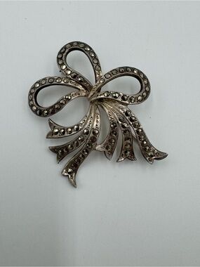 Silver-Tone Marcasite Bow Brooch - Elegant Sparkle